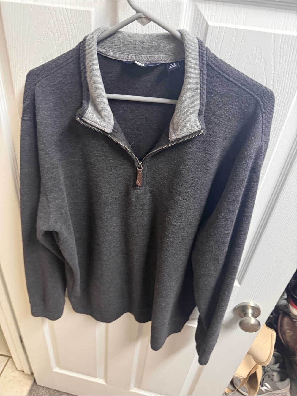 Men's Charcoal Gray Quarter-Zip Sweater lands inn xl